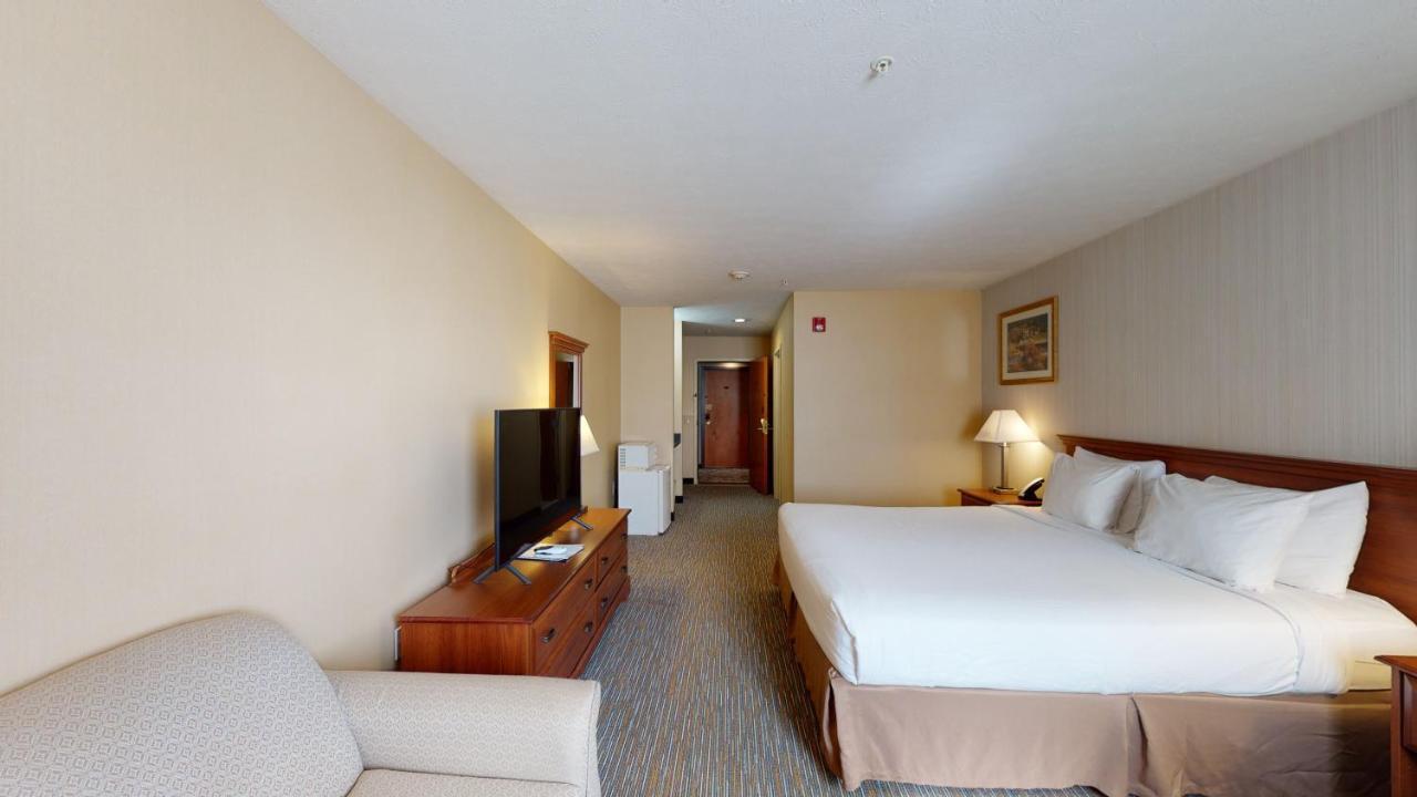 Ramada By Wyndham Strasburg - Shenandoah Valley Екстер'єр фото