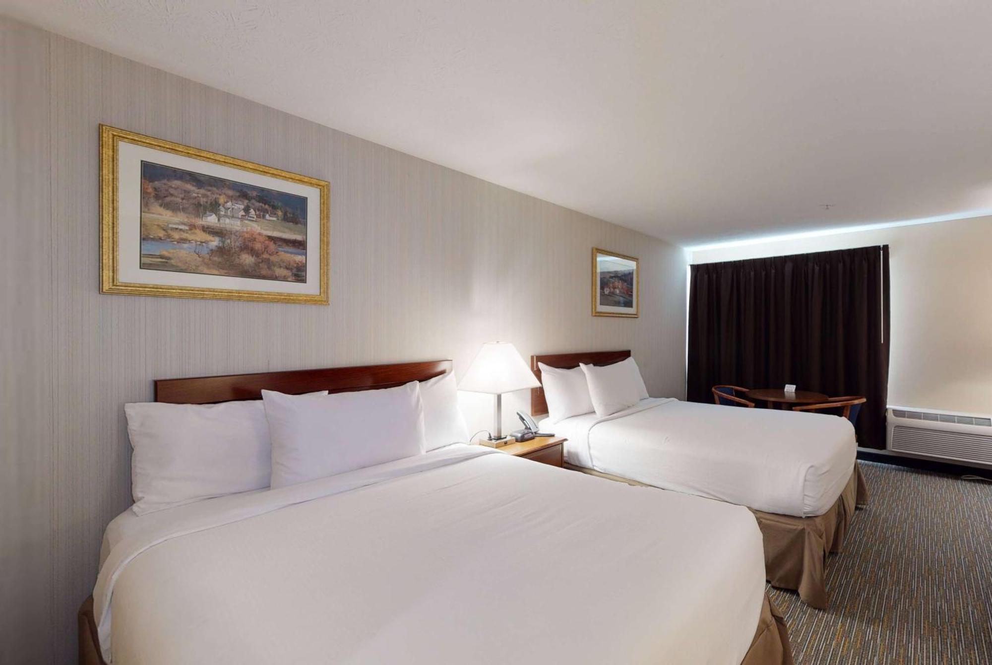 Ramada By Wyndham Strasburg - Shenandoah Valley Екстер'єр фото
