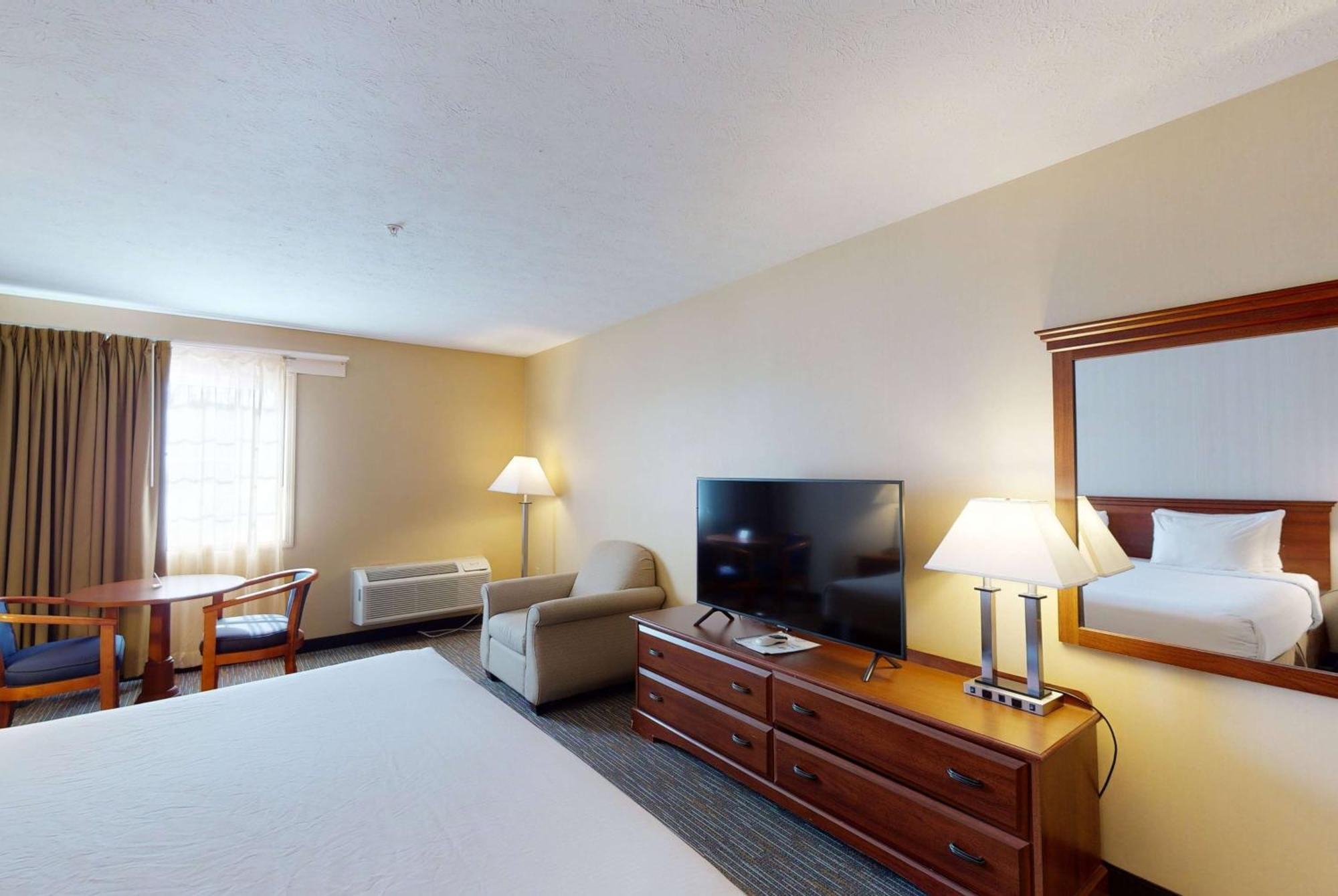 Ramada By Wyndham Strasburg - Shenandoah Valley Екстер'єр фото
