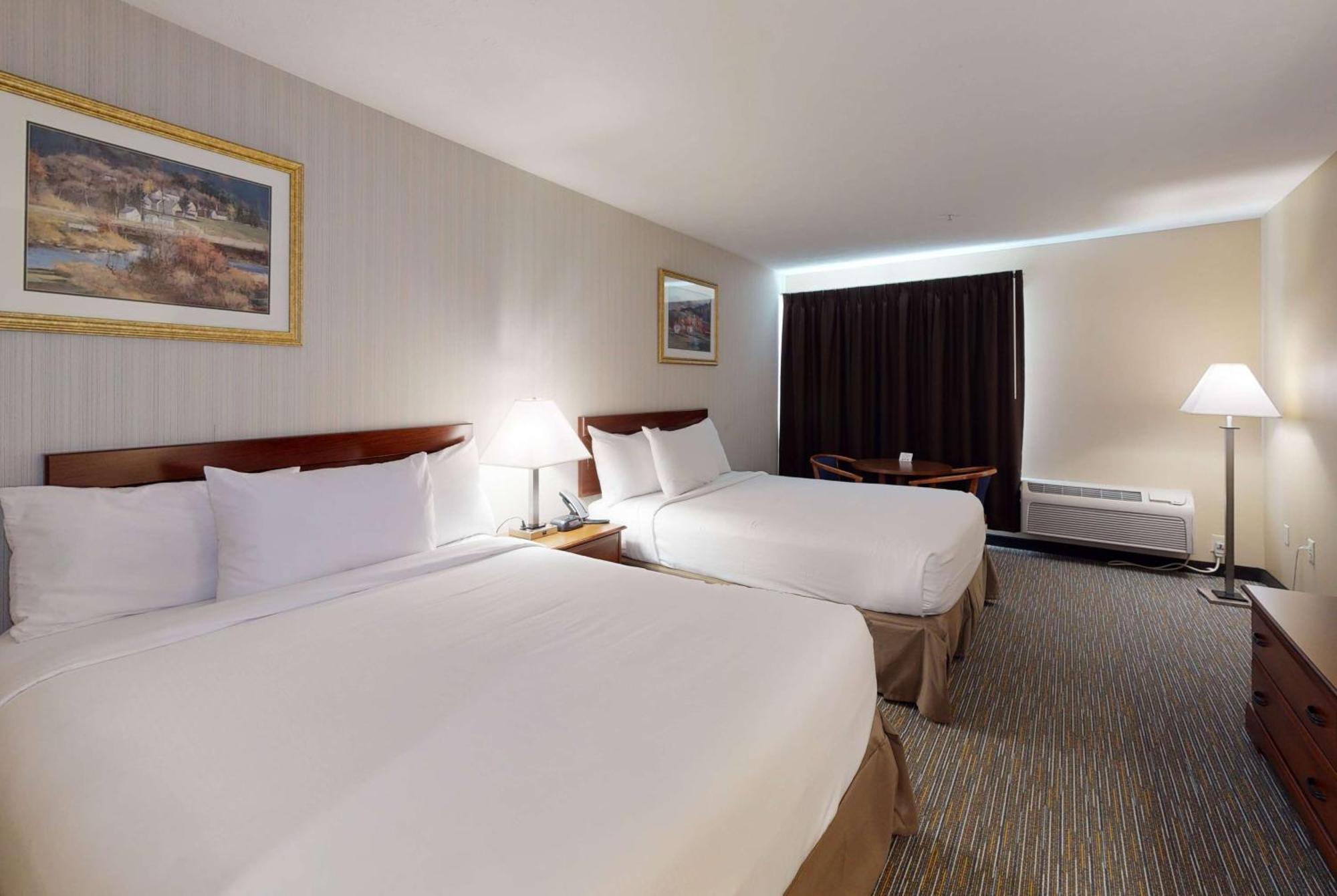 Ramada By Wyndham Strasburg - Shenandoah Valley Екстер'єр фото