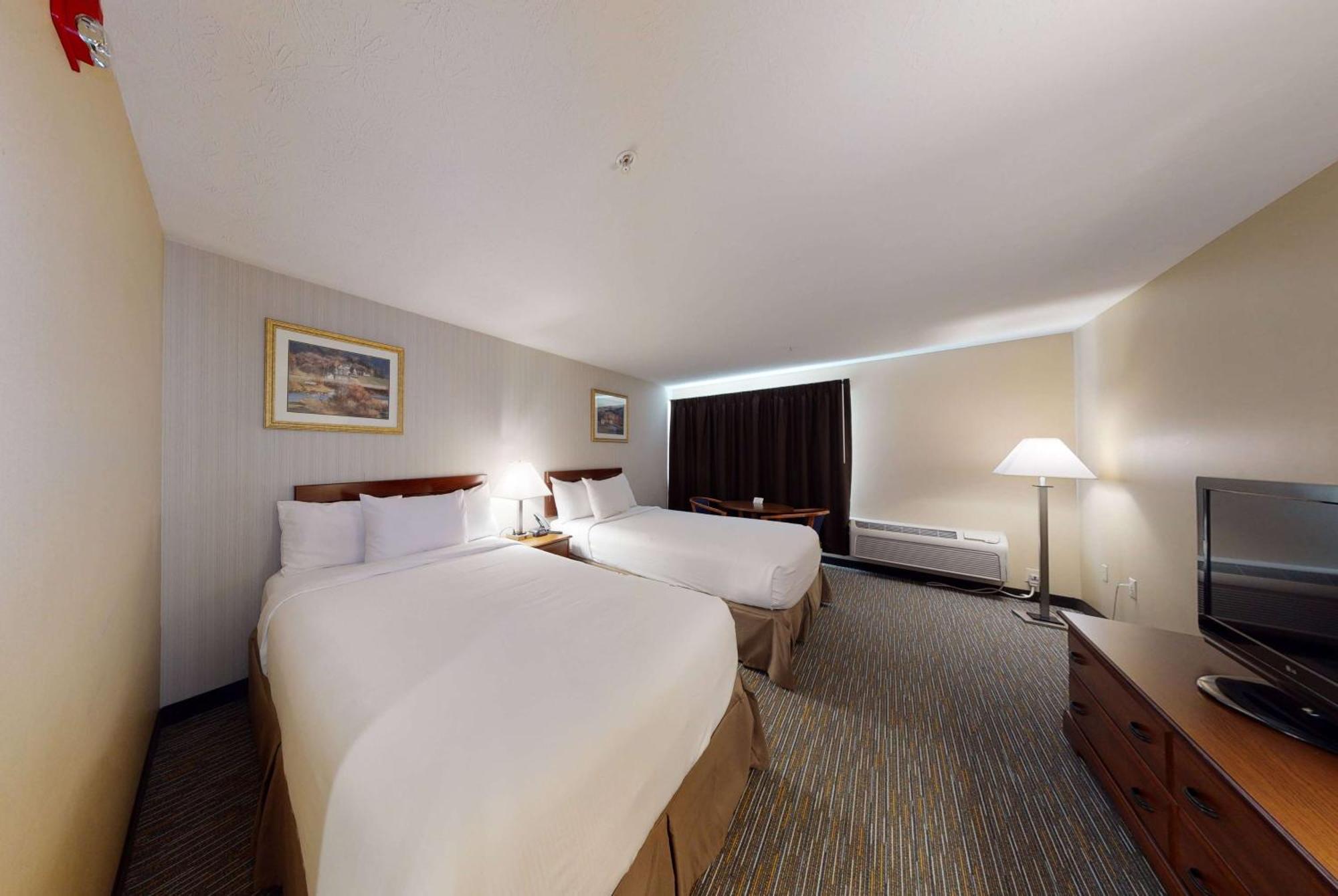 Ramada By Wyndham Strasburg - Shenandoah Valley Екстер'єр фото